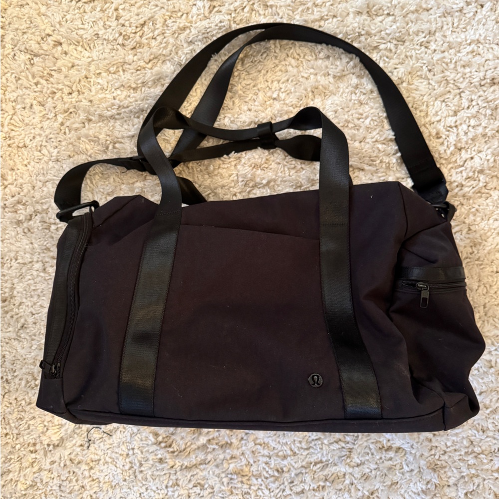 Lululemon weekender duffle bag